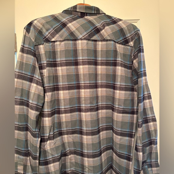 Oneil Men's Plaid Button-Up Flannel - Picture 2 of 5